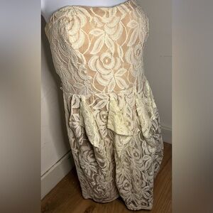 Strapless dress Creme color flower detail inc
